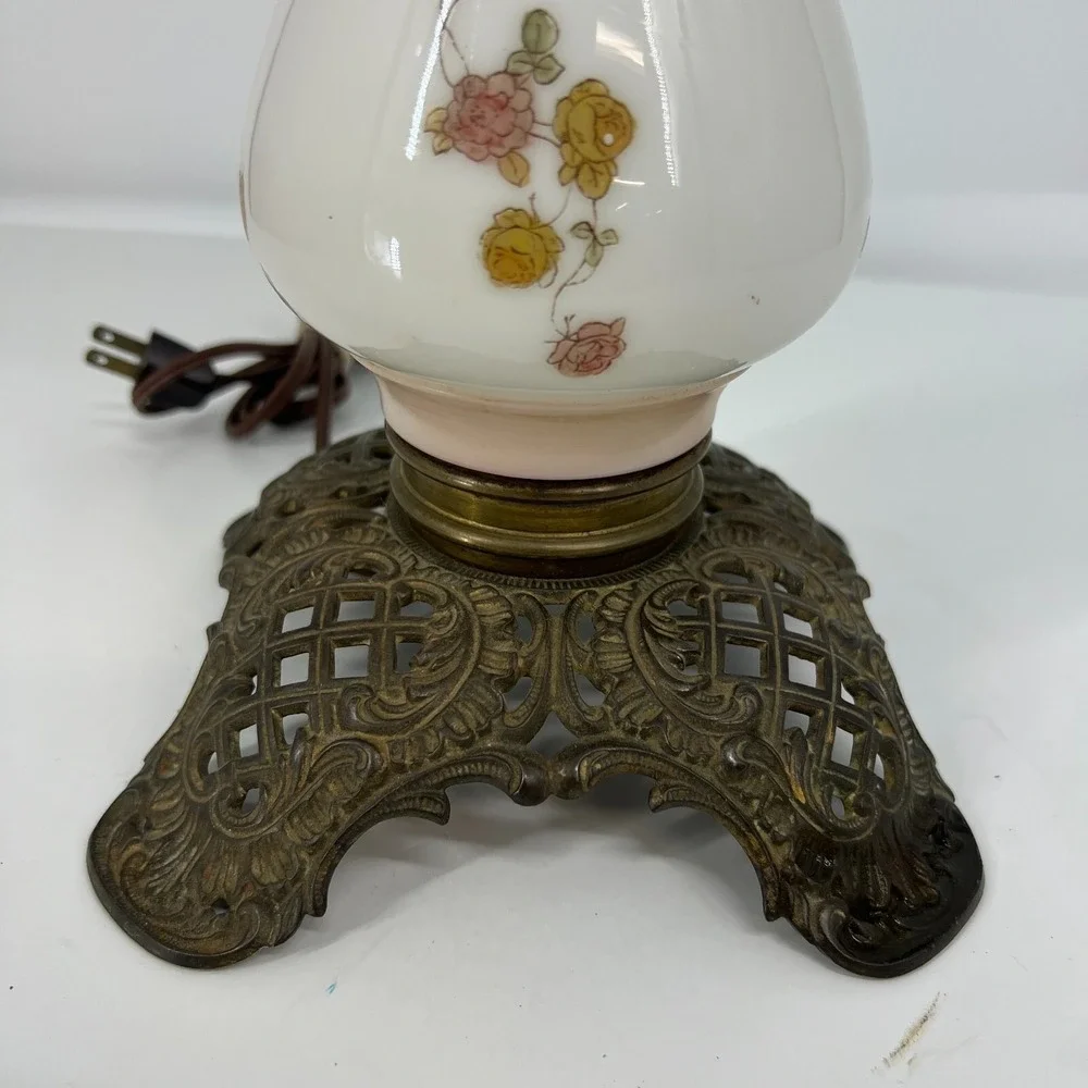 Vintage‎ Porcelain Converted Table Oil Lamp 14